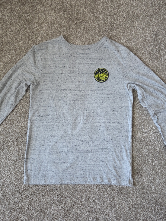 Cat & Jack Other - Cat & Jack Light Heather Gray Long Sleeve Tee with Yellow Mountain Patch